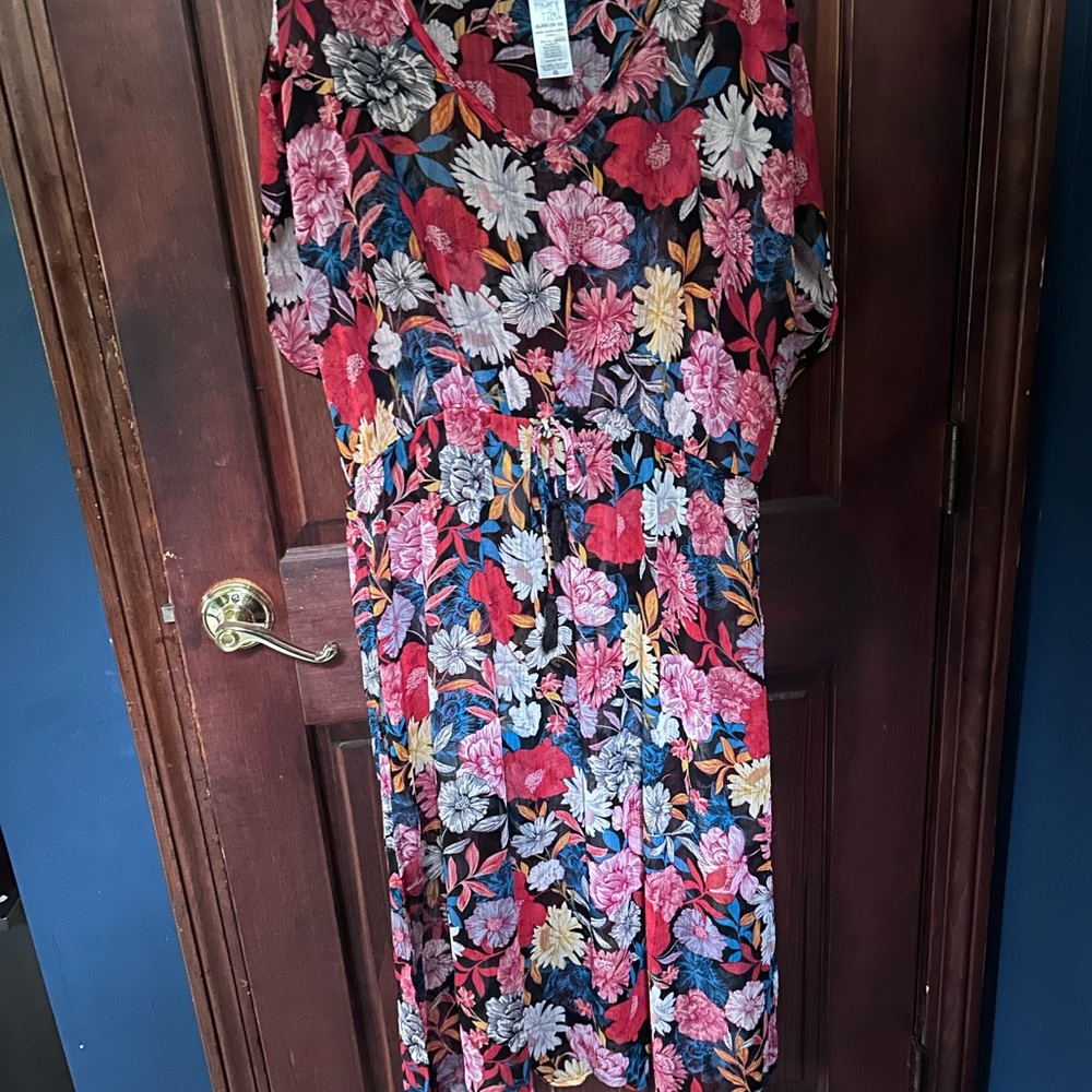 Time and Tru NWOT Bold Floral V-Neck Blouse Top Size XL (16-18)